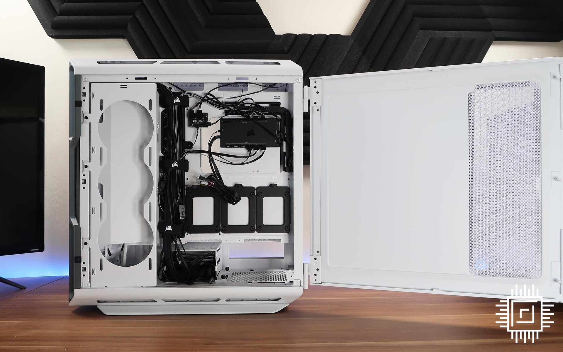 Corsair iCue 5000T RGB - Rear Cable Management
