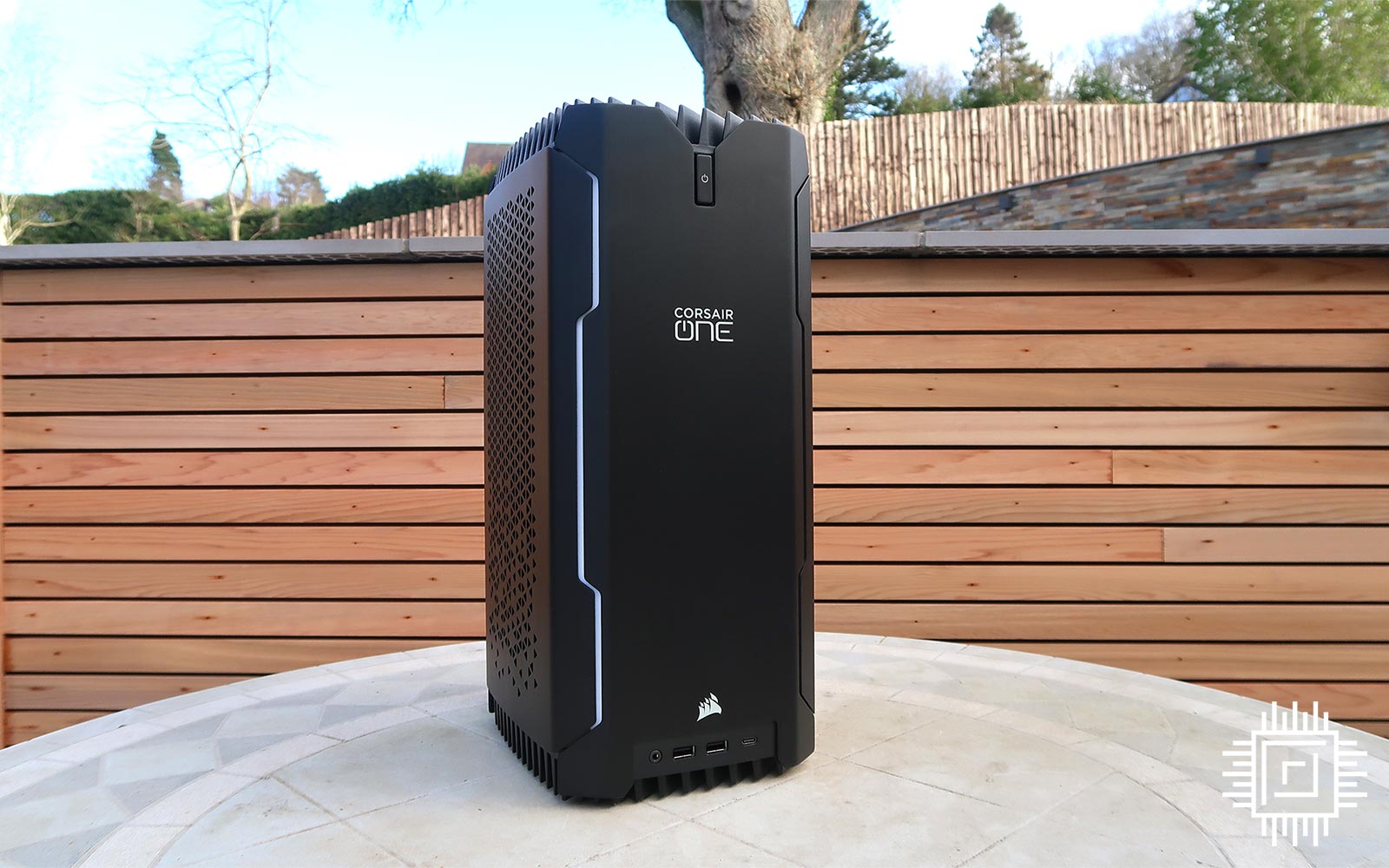 Corsair One i300 - Standing Proud