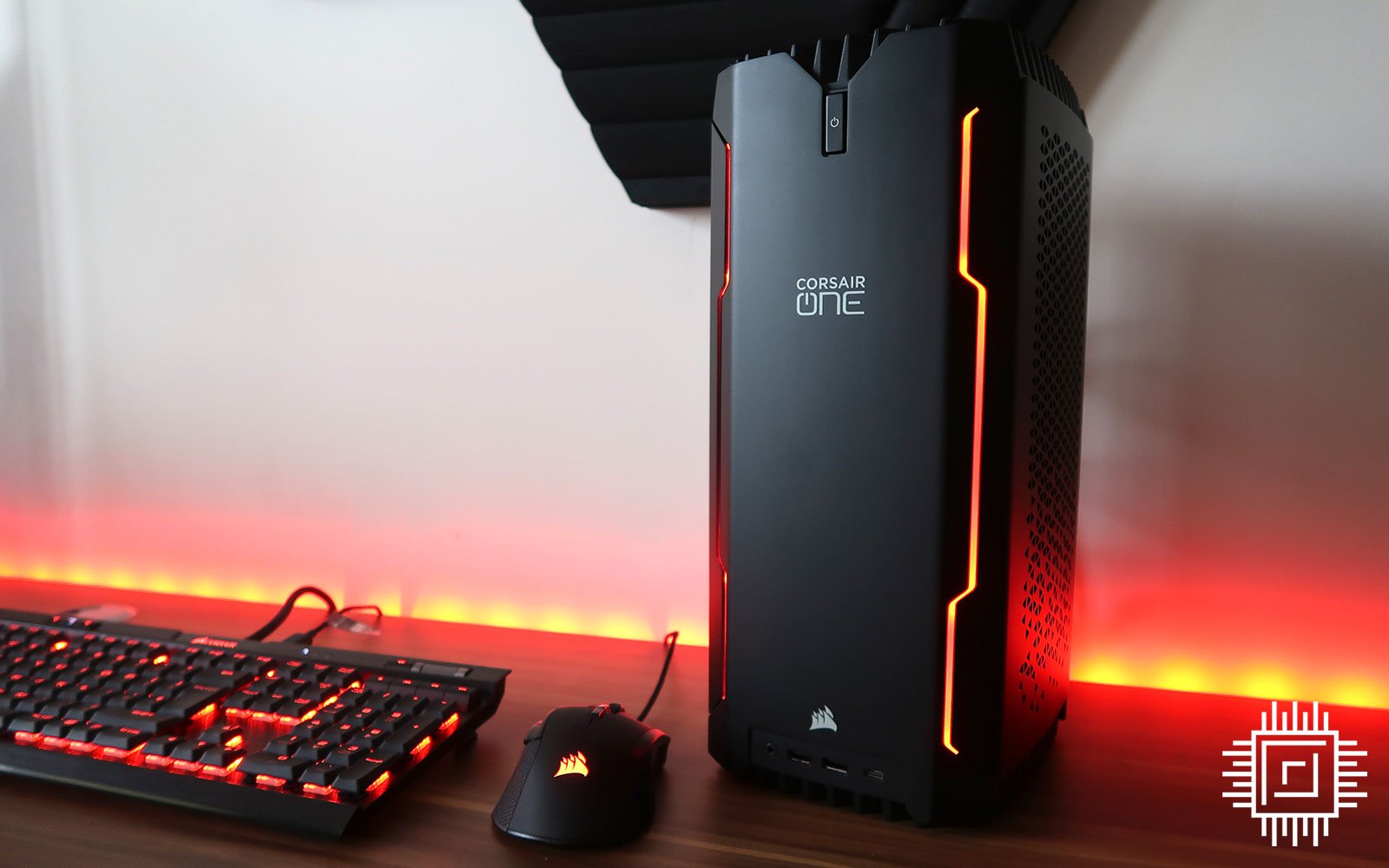 Corsair One i300 - Lights On