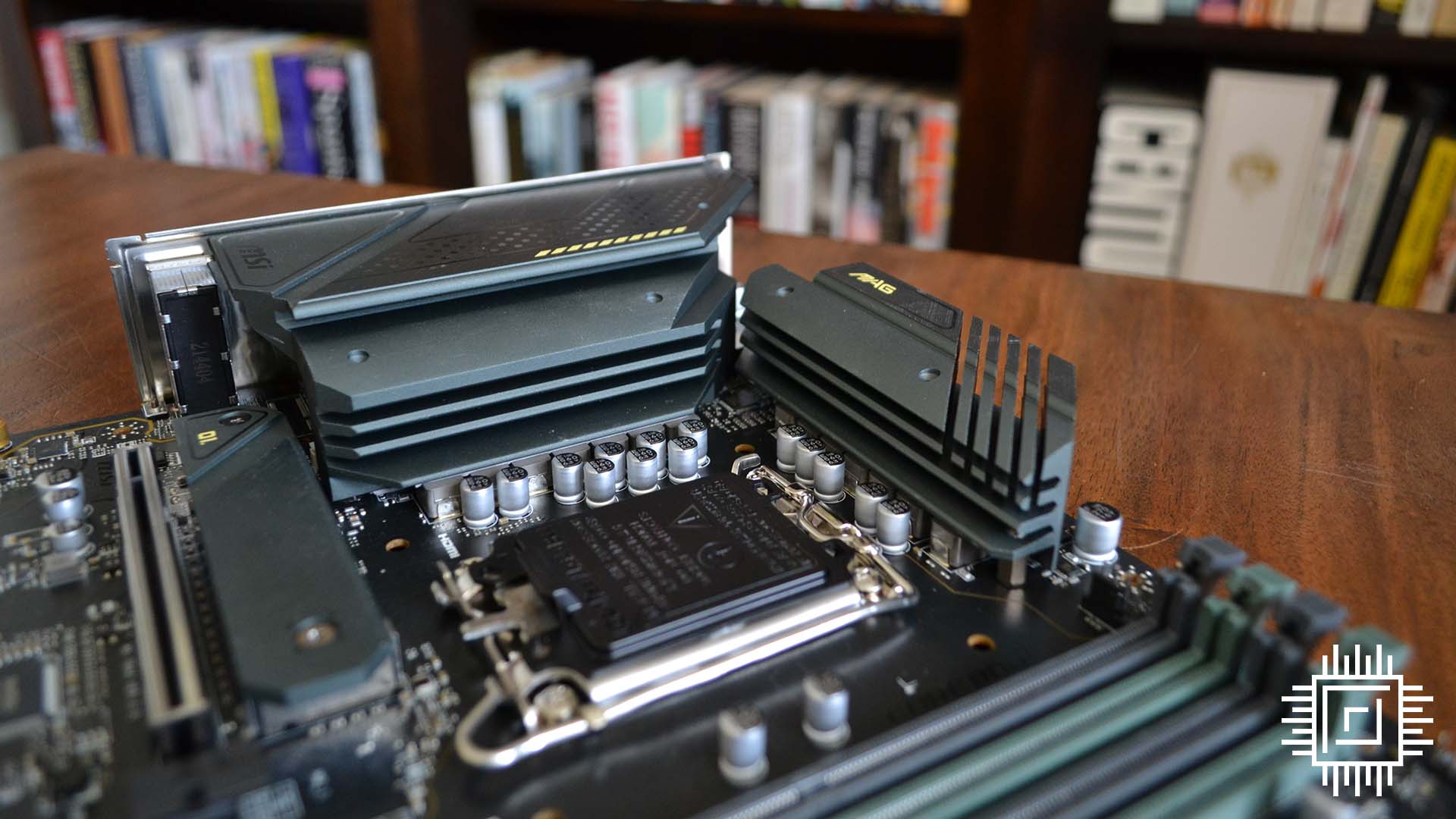MSI MAG B660M Bazooka DDR4 CPU slot.