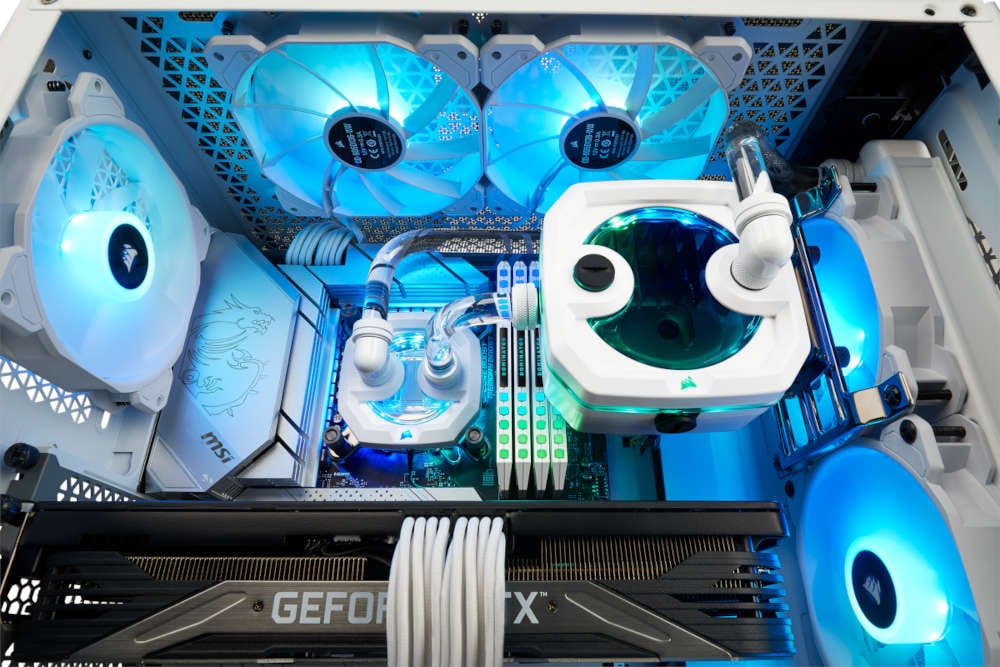 Kits watercooling complets CORSAIR XH305i RGB et XH303i RGB