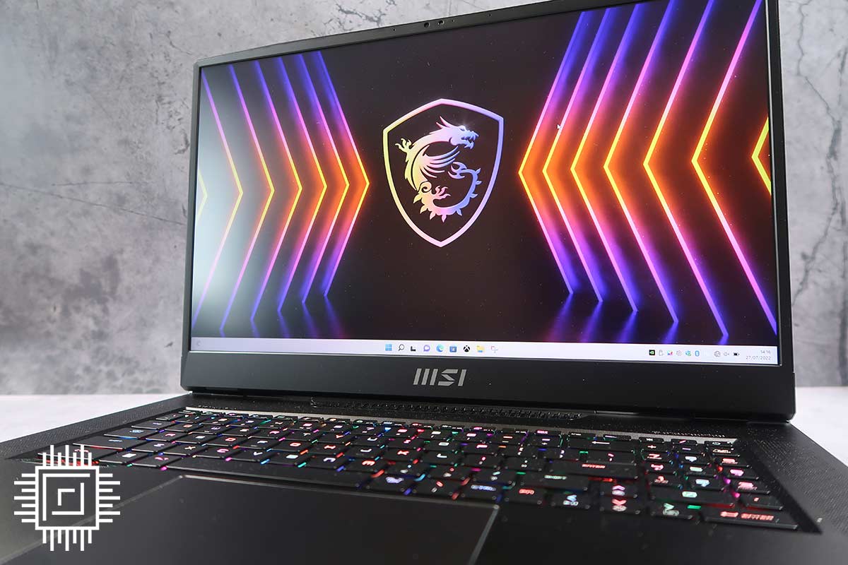 MSI Titan GT77 - Display