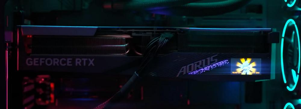 Gigabyte Aorus - Side