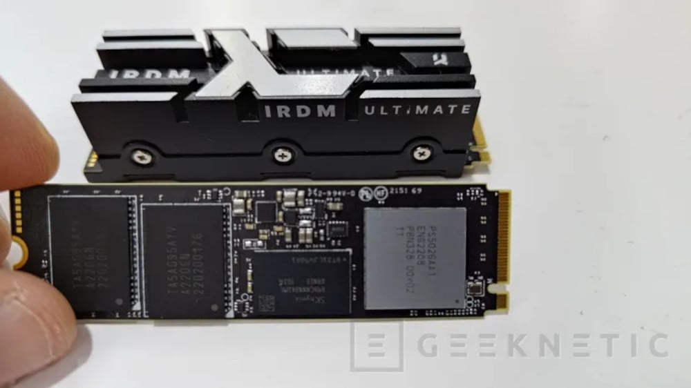 GoodRAM IRDM Ultimate M.2 PCIe Gen 5 SSD - Inside