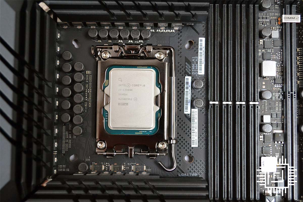 Core i9-13900K in socket