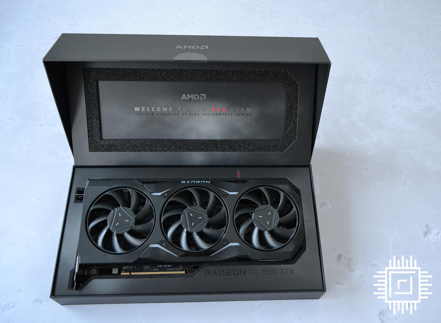 6750 XT Reference Edition unboxing 