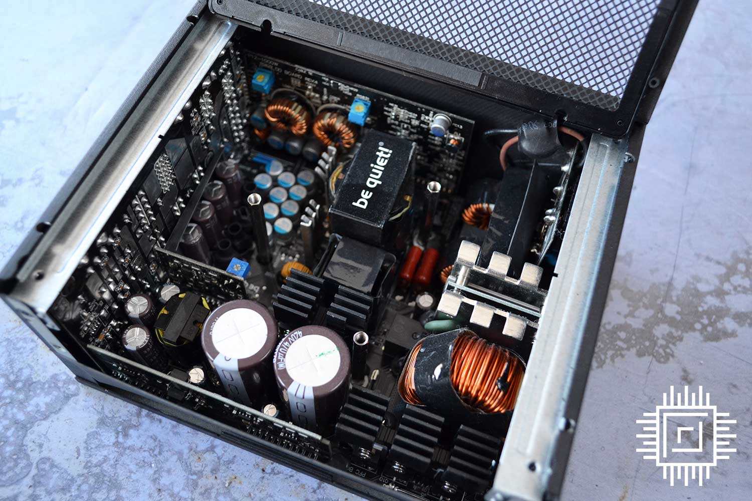 be quiet! Dark Power 13 1,000W PSU insides.