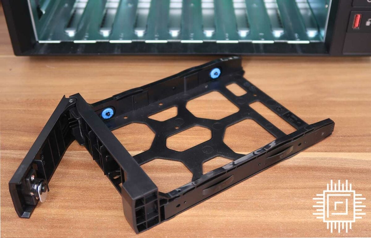 QNAP TVS-h874 - drive tray