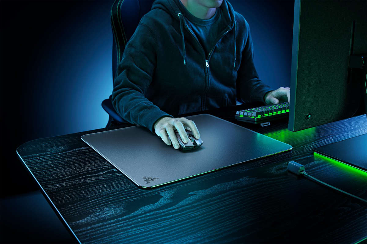 Razer Atlas mouse pad in use