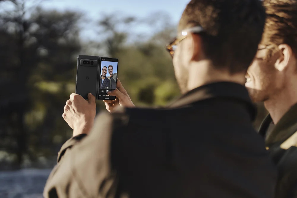 Google Pixel Fold Outer Selfie