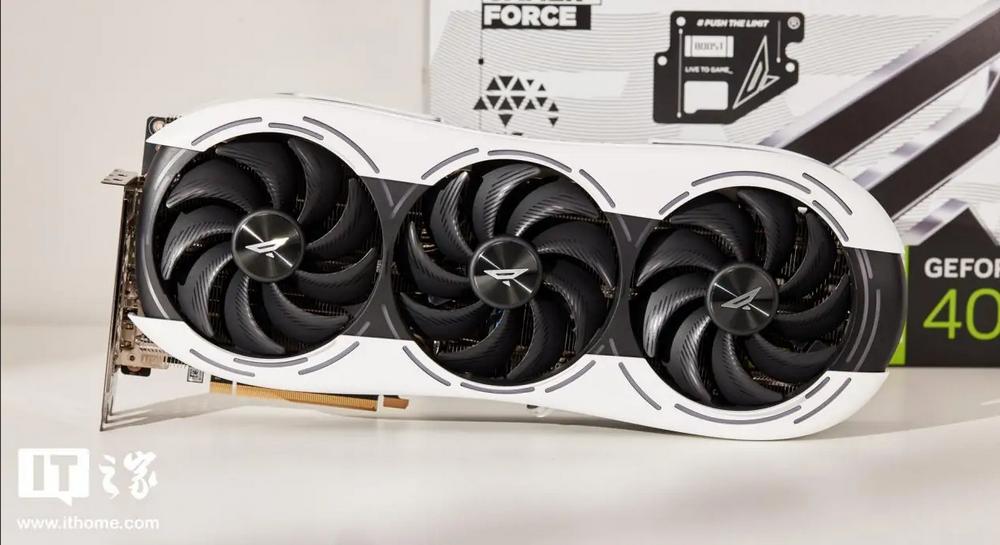 Zotac RTX 4090 PGF - Front