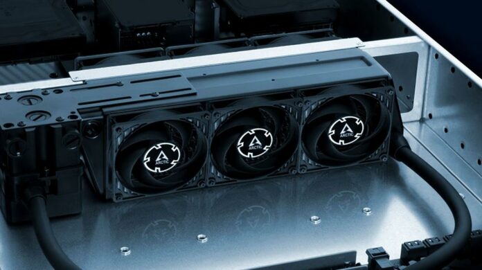 Arctic P8 Max 80mm PWM fan cooling a radiator inside a 4U server rack Arctic P8 Max 80mm PWM fan cooling a radiator inside a 4U server rack