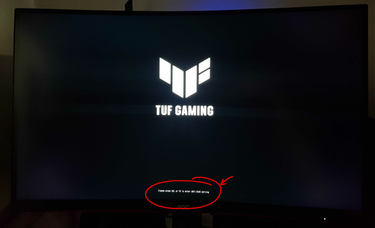The Asus TUF Gaming BIOS splash screen with instructions how to enter BIOS.