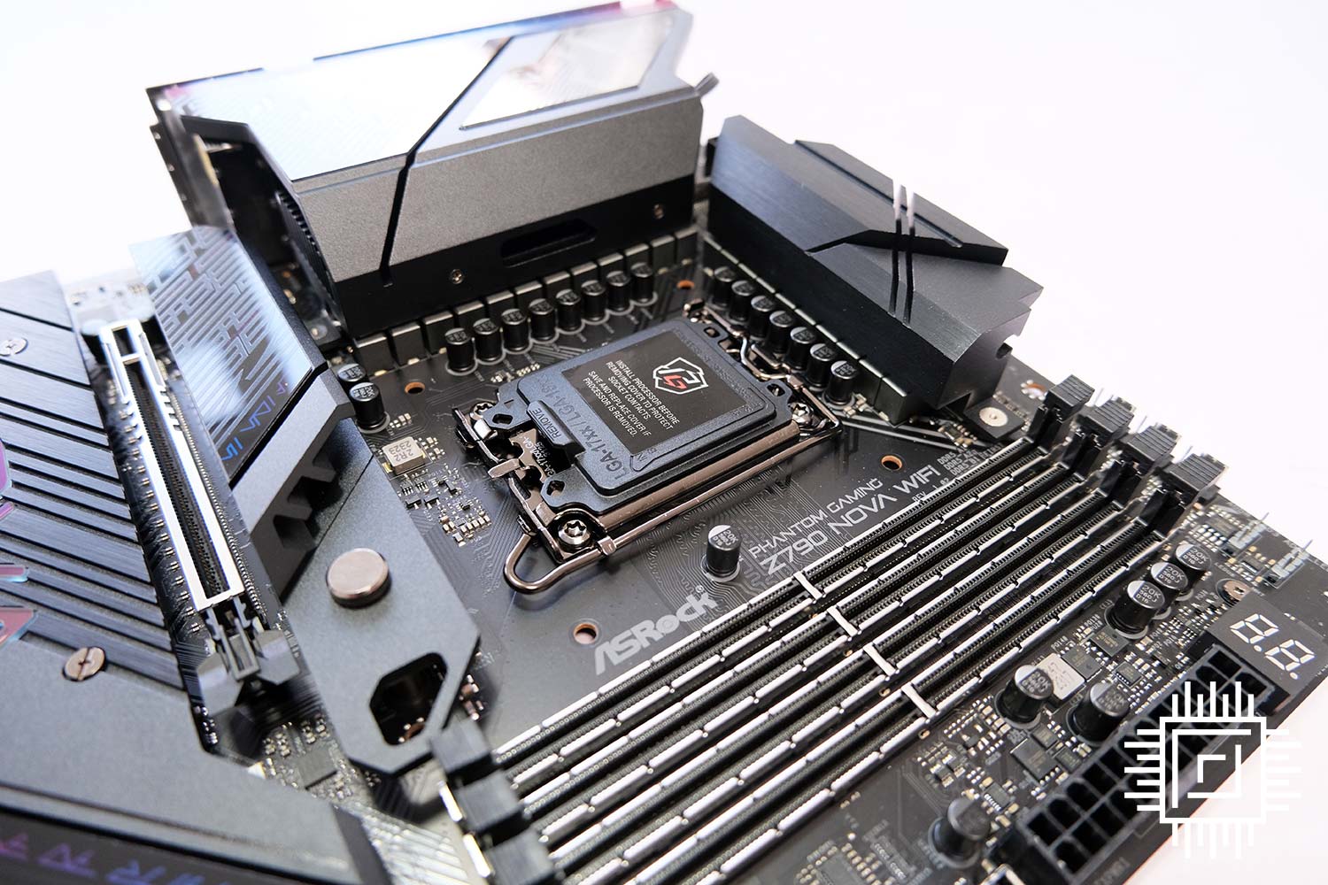 ASRock Z790 Nova WiFi Heatsinks