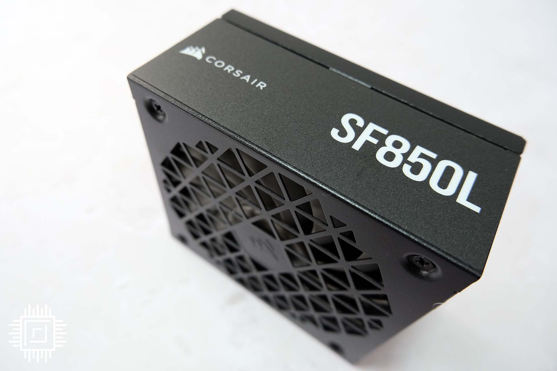 The Corsair SF850L as seen when photographed from the side.