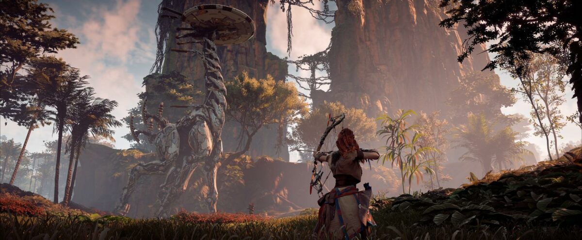 Aloy aims at a mechanical enemy resembling a giraffe in Horizon Zero Dawn.