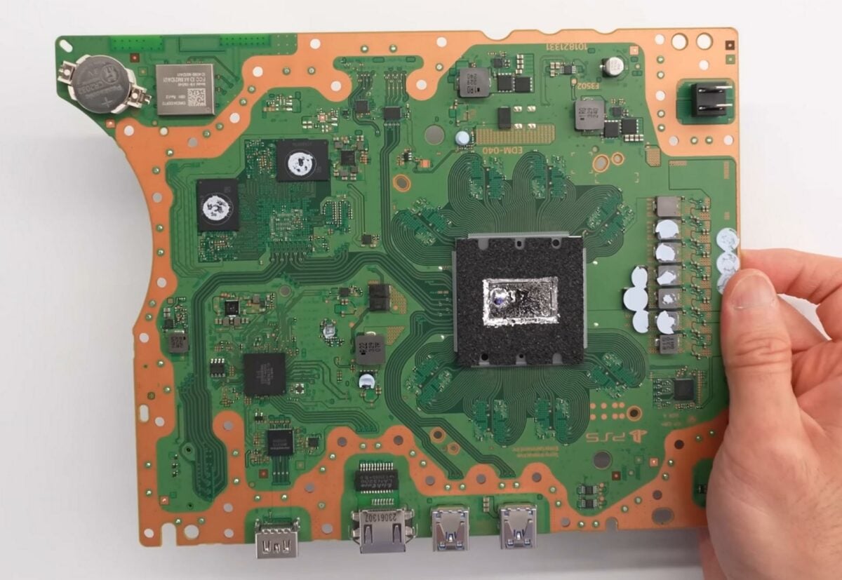 PS5 Slim Teardown Reveals Same 6nm Processor, Cooling Upgrades