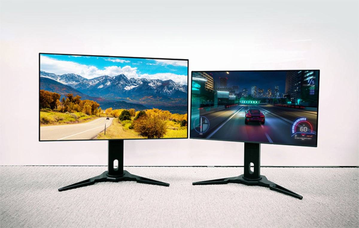A side by side comparison of the 31.5in and 27in Samsung QD-OLED displays. Both feature ultra fast 360Hz refresh rates.