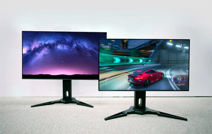 Samsung display officially unveiling of two small screen QD-OLED monitors. The left is a UHD 31.5in and the right is a QHD 27in display.