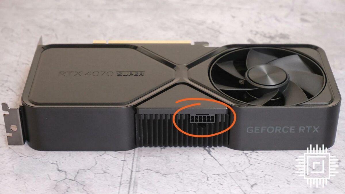 03-How to install a graphics card.