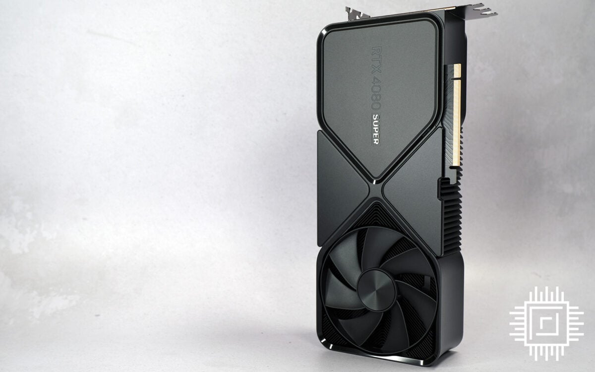Nvidia GeForce RTX 4080 Super Founders Edition - Standing Tall
