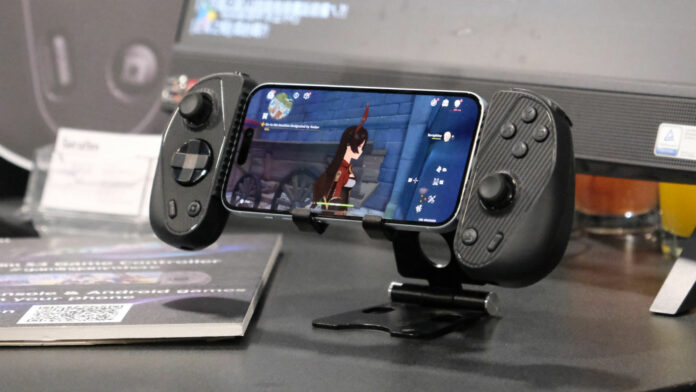Serafim S3 mobile game controller gives Razer a run for its money.
