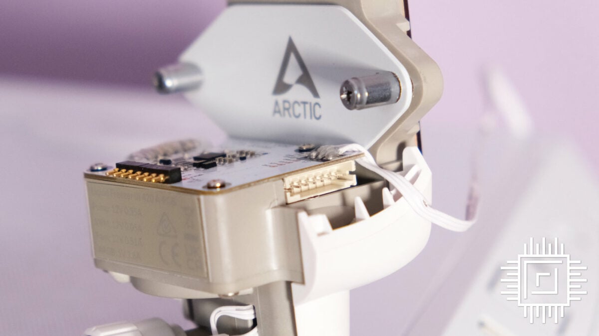 Arctic Liquid Freezer III 420 PWM connector.