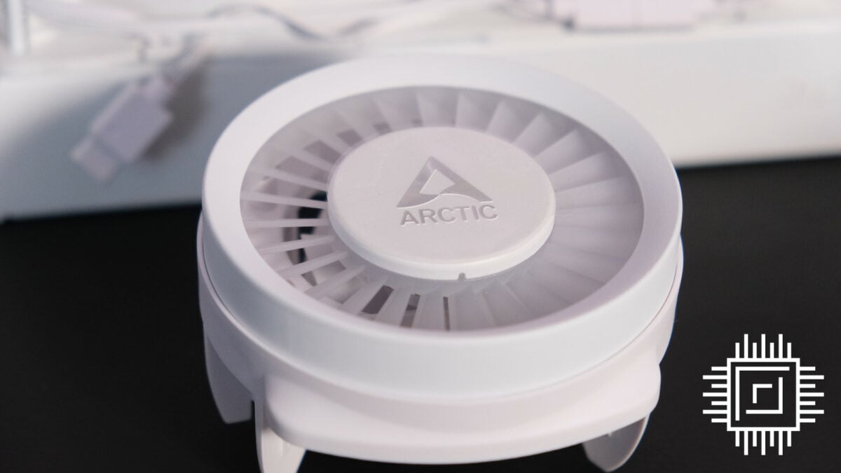 Arctic Liquid Freezer III 420 faceplate with a turbine design.