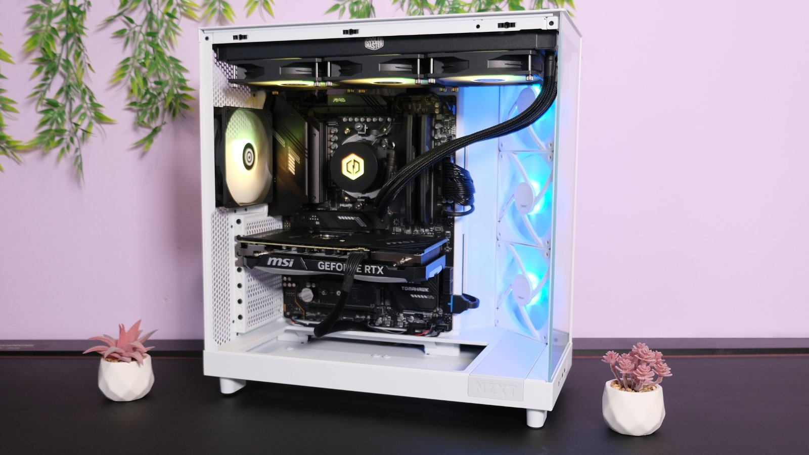 CyberpowerPC UK Ultra R77 3DS looks gorgeous with RGB lighting shining against the white case.