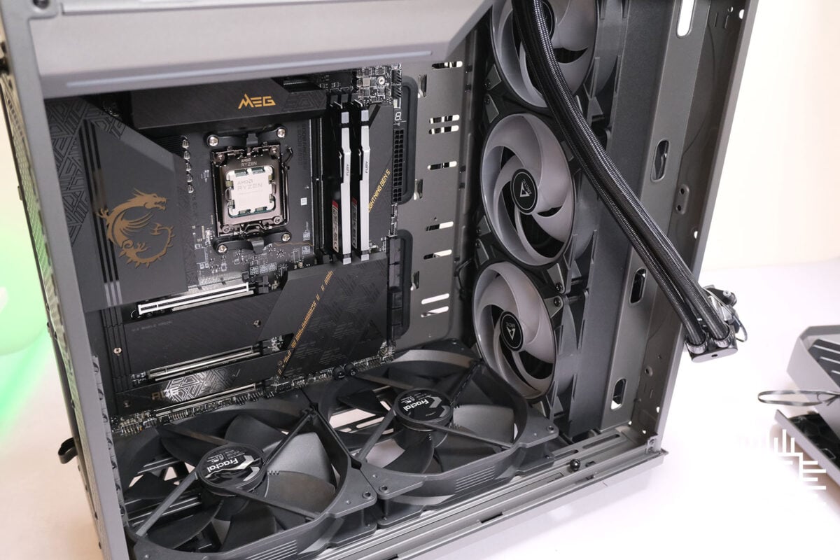 PC configured with two 180mm bottom intakes and a 420mm front radiator.