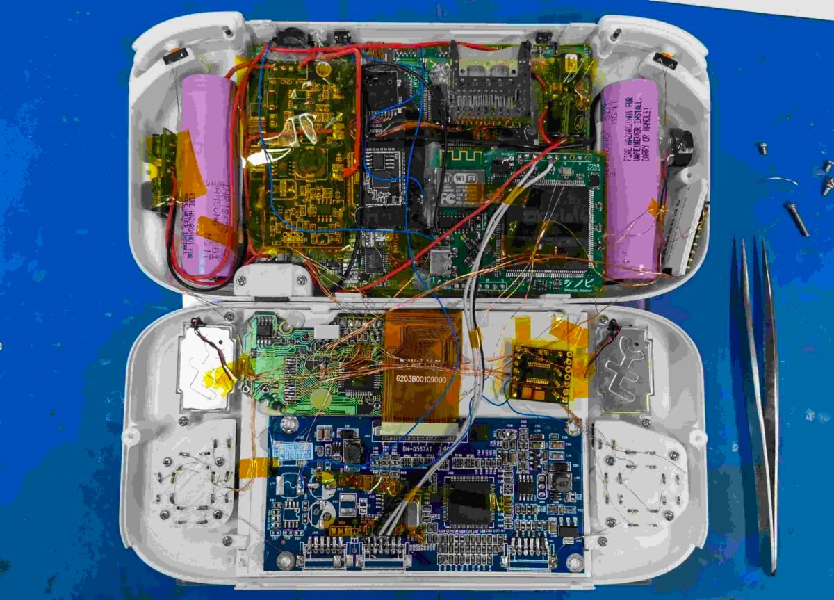 Homemade PS Hanami gaming handheld internals.