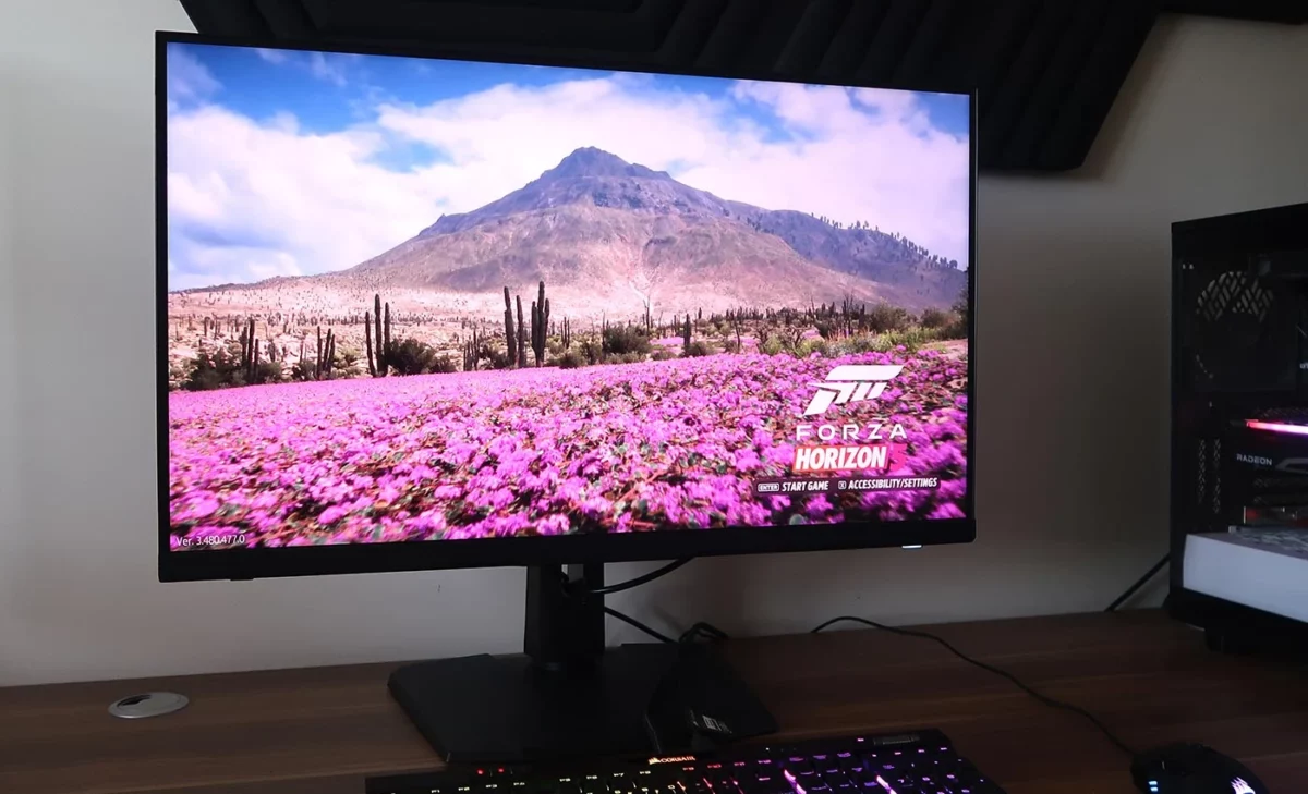 MSI Optix MPG321QRF-QD is the best mid-range gaming monitor.