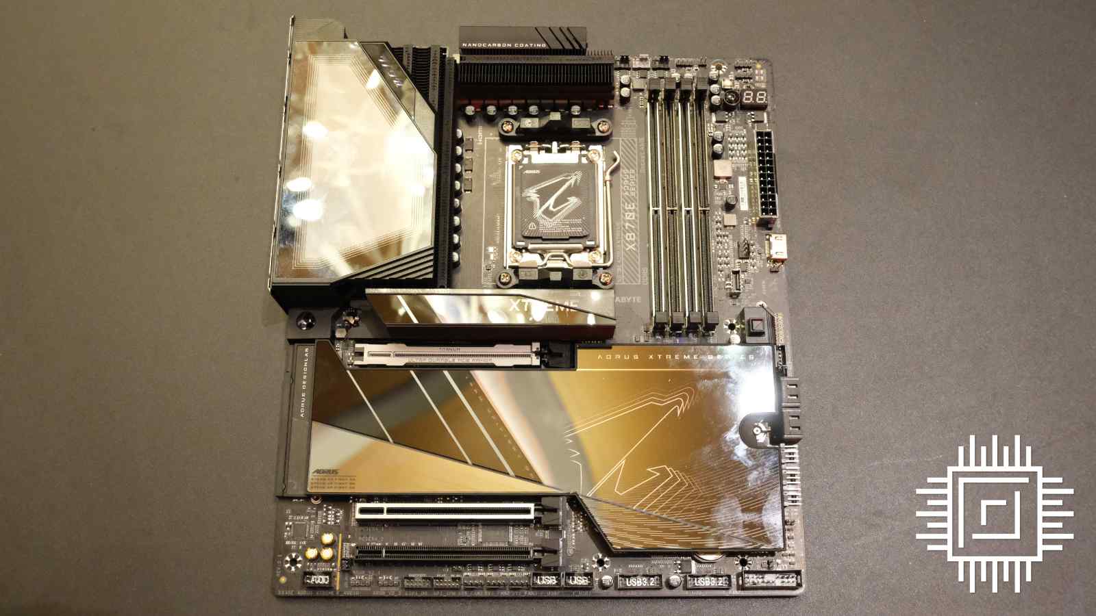 ゆうぞう　GIGABYTE X870E Amazon.com: GIGABYTE X870E AORUS Master Motherboard