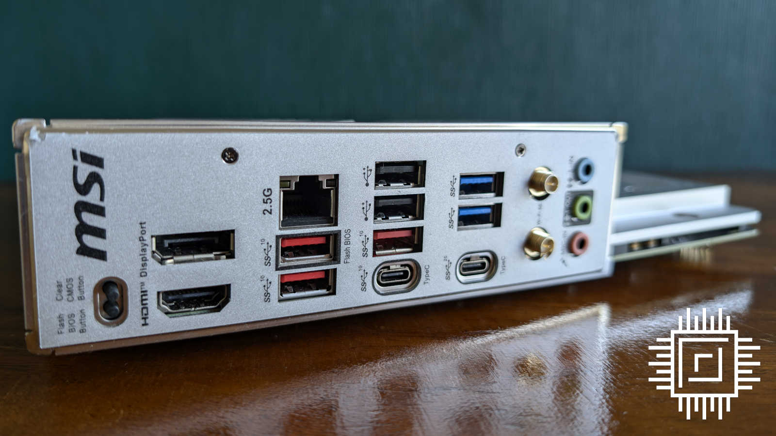 ジャンク MSI B650M PROJECT ZERO MSI B650M Project Zero review: shifting cables that bind