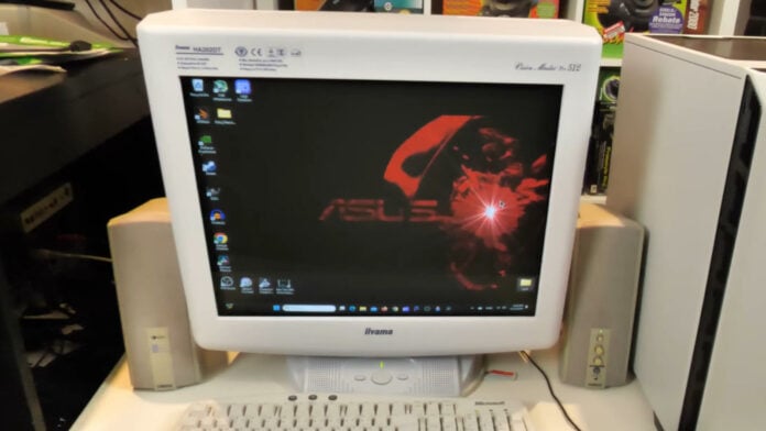 iiyama HA202DT Vision Master Pro 512 CRT monitor