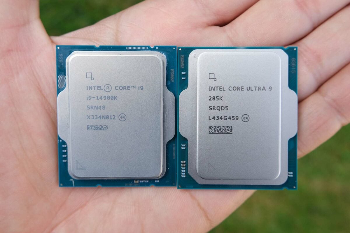 A picture of the Intel Core Ultra 9 285K and Core i9-14900K in my hand.