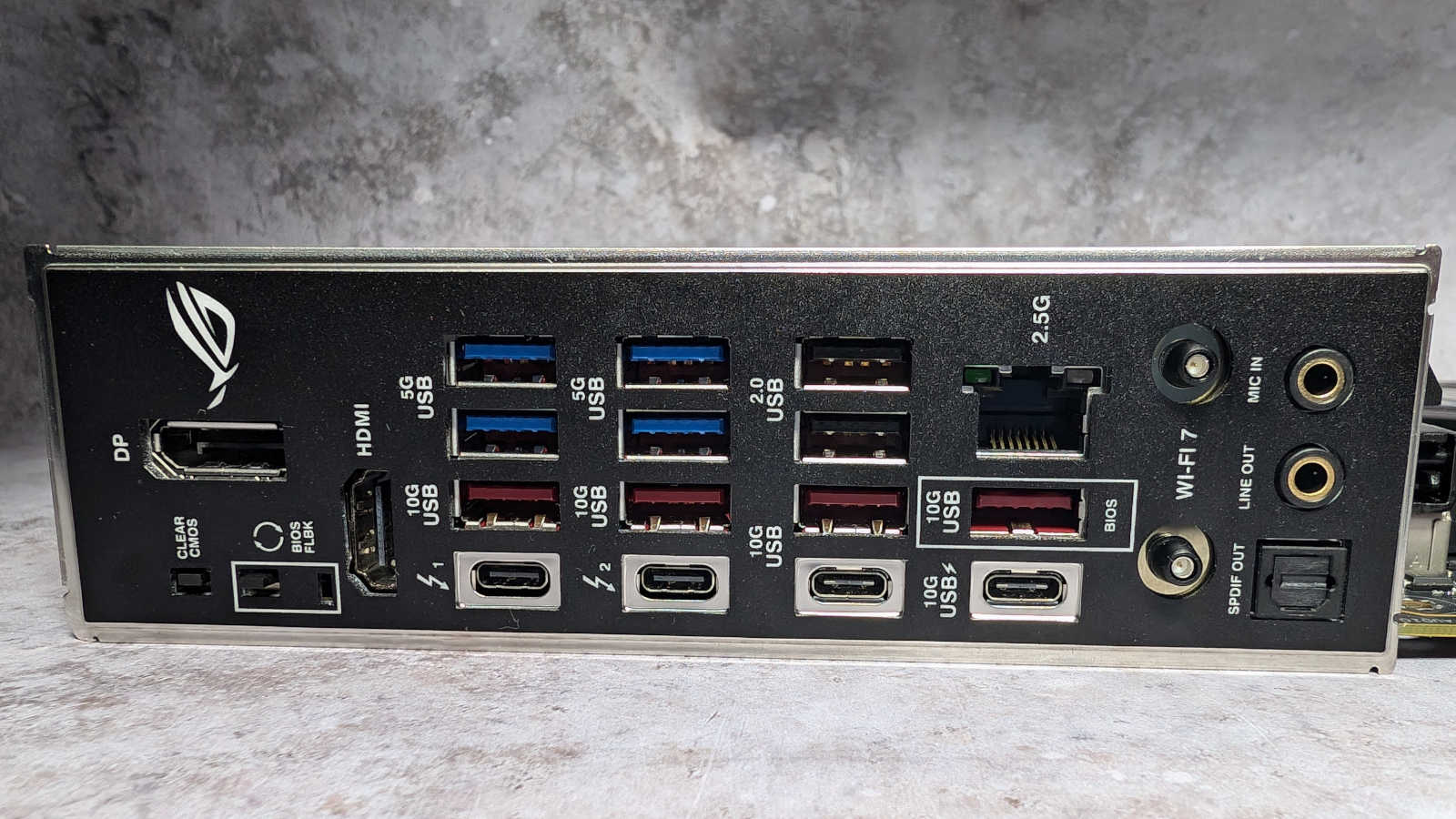 Asus ROG Strix Z890-F Gaming WiFi review: jack of all trades