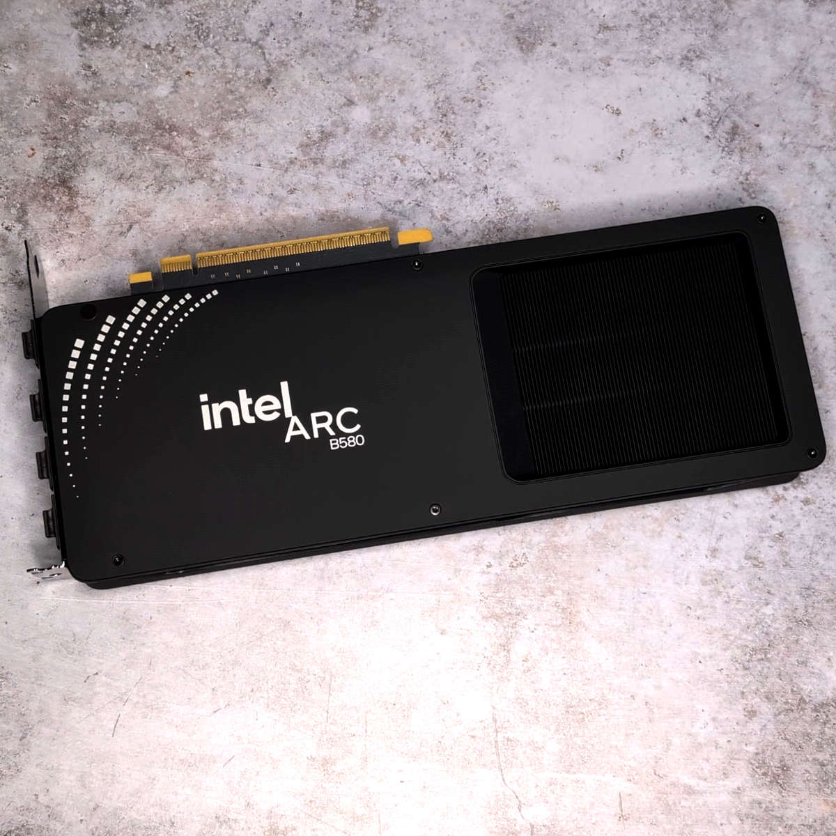 Intel Arc B580を搭載したSPARKLE製グラフィックスカードが発売に