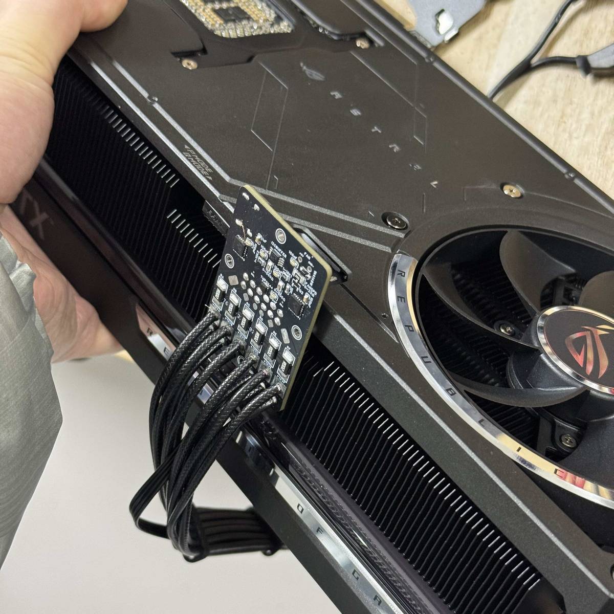 MBふたつ、GPUふたつ TSUKUMO】NVIDIA グラフィックスカードを2枚搭載