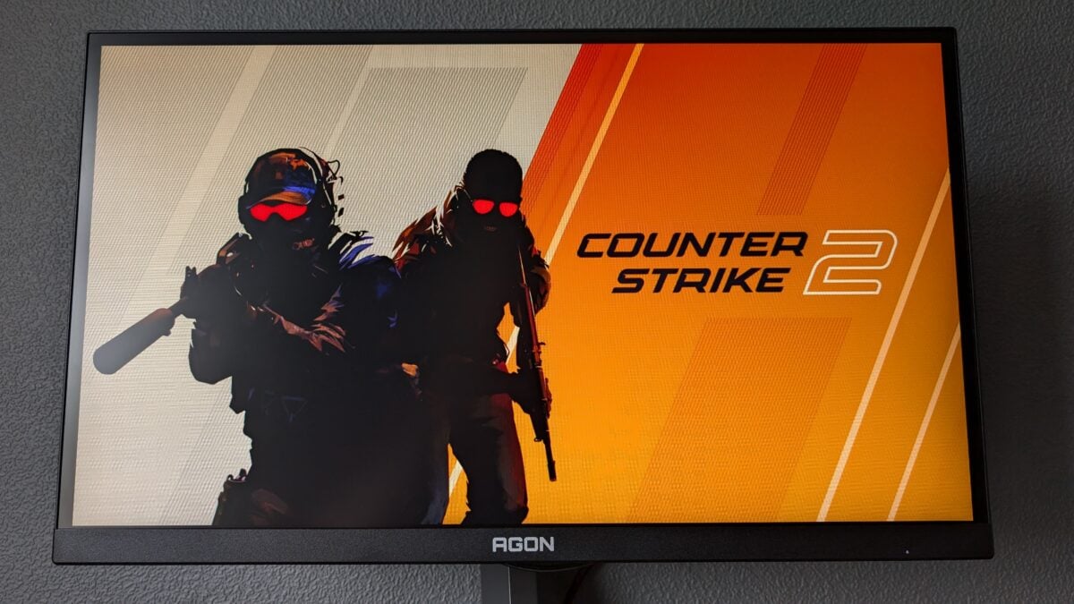 AOC Agon Pro AG246FK with CS2 on the screen.