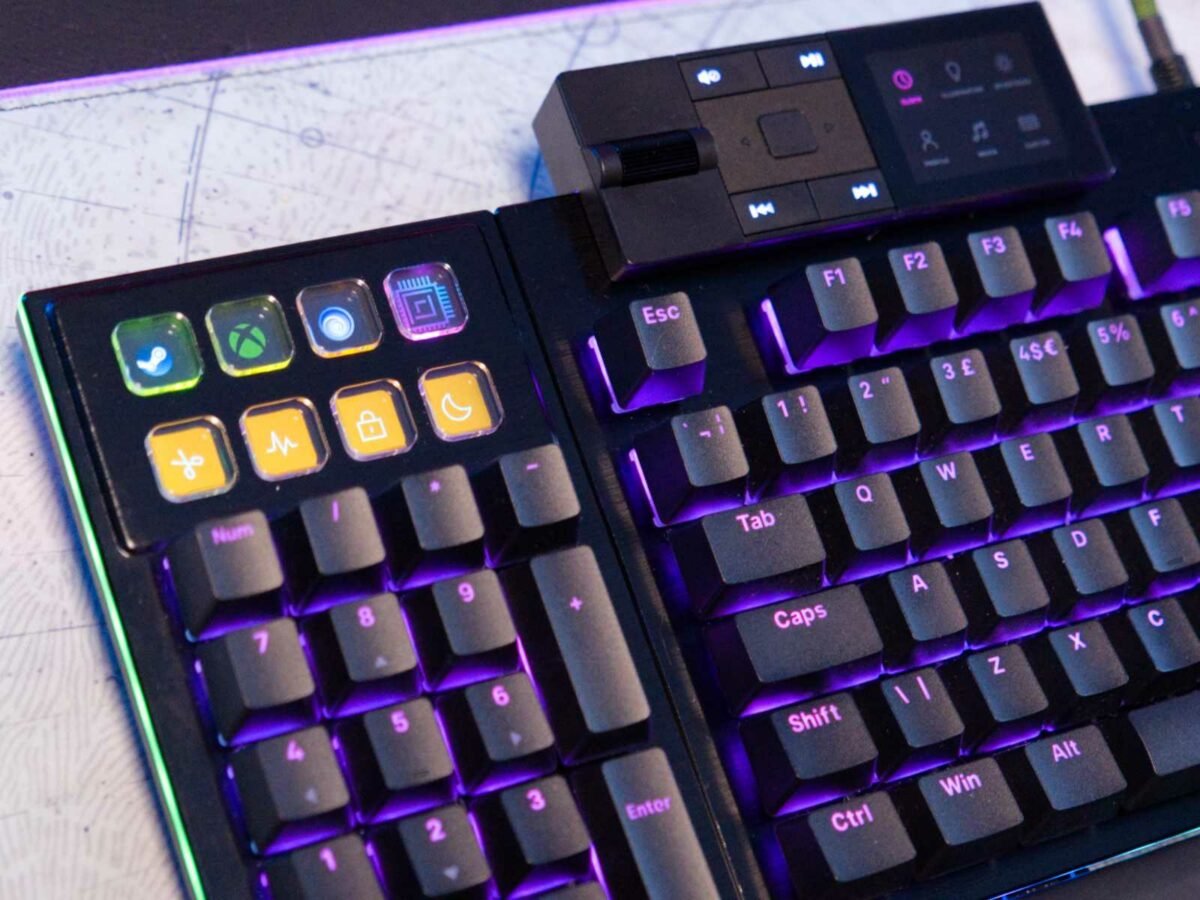 be quiet! Dark Mount gaming keyboard with Display Keys on.