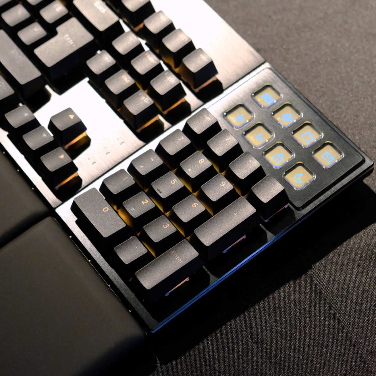 be quiet! Dark Mount numpad.
