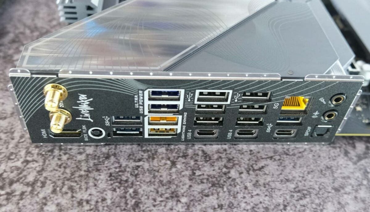 ASRock X870 LiveMixer WiFi IO.