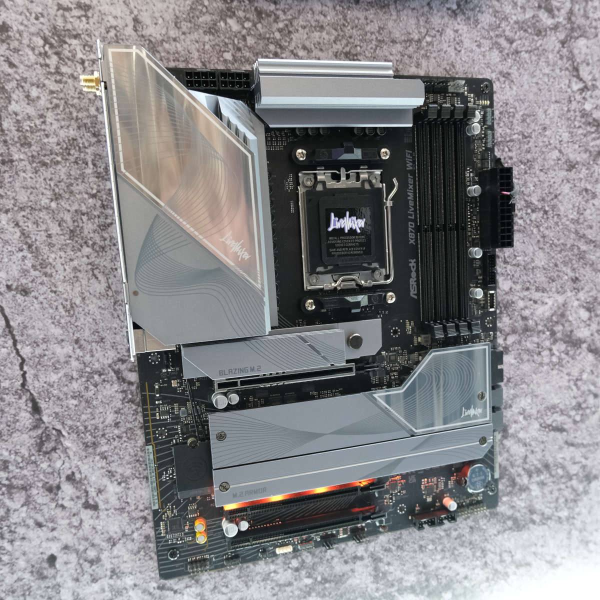 ASRock X870 LiveMixer WiFi.