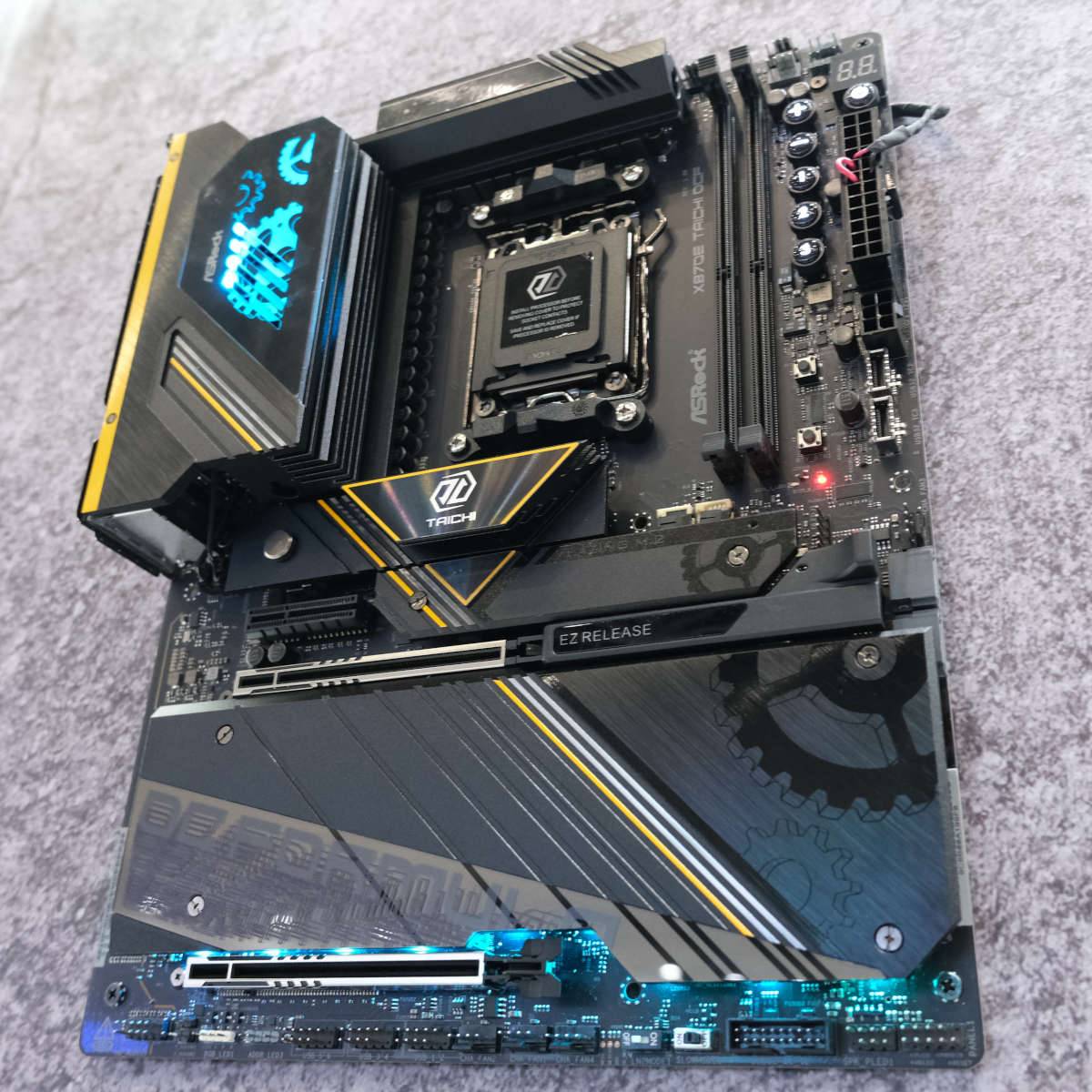 ASRock X870E Taichi OCF.