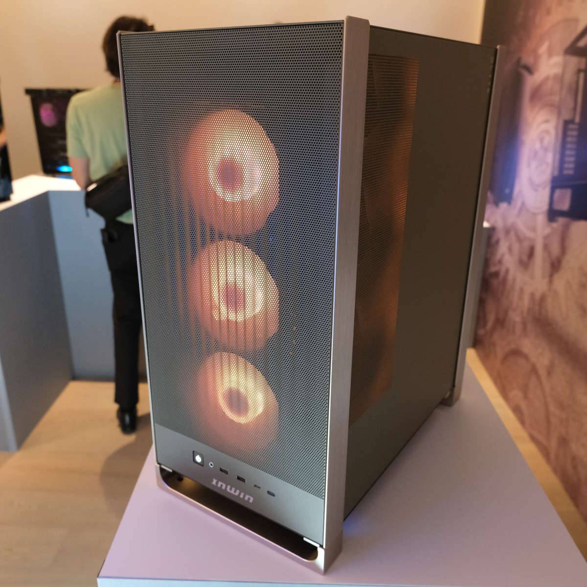 InWin Dlite front.