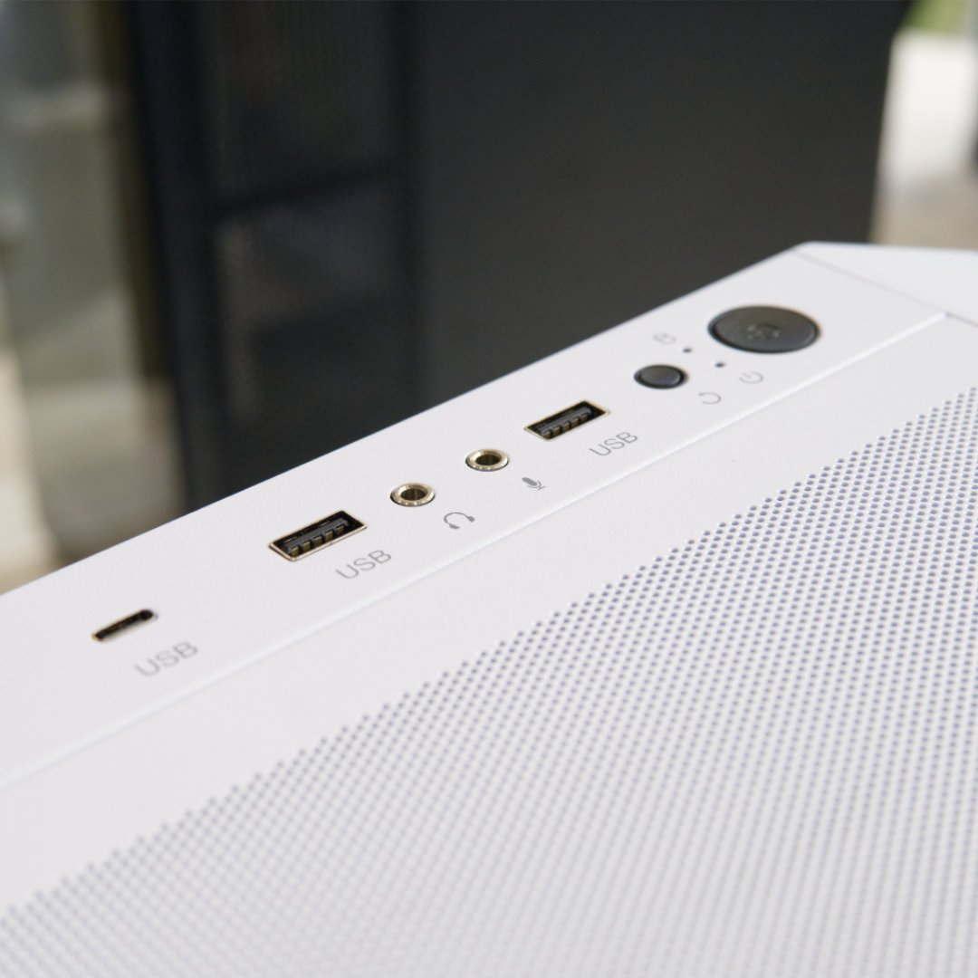 Endorfy ARX 700 White I/O ports.