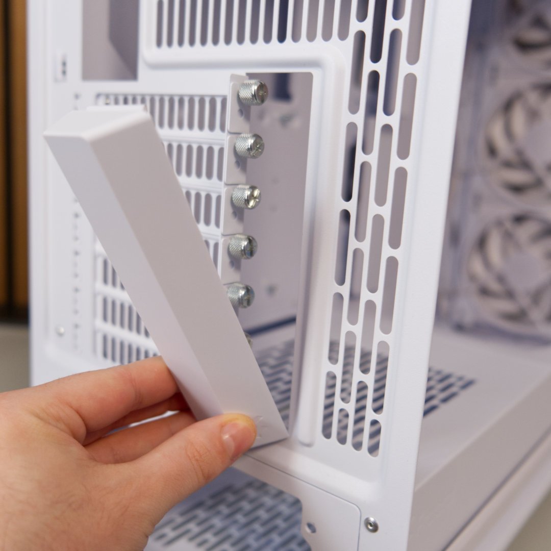 Fractal Design Meshify 3 XL Ambience Pro GPU gap shield.