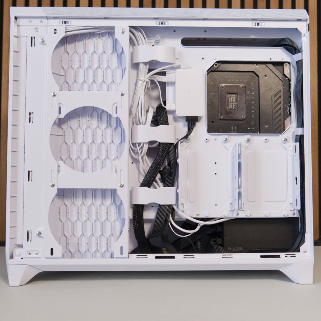 Fractal Design Meshify 3 XL Ambience Pro rear cable management.