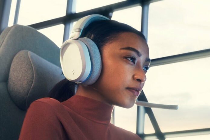 Fractal Scape wrapped around a gamer's ears.
